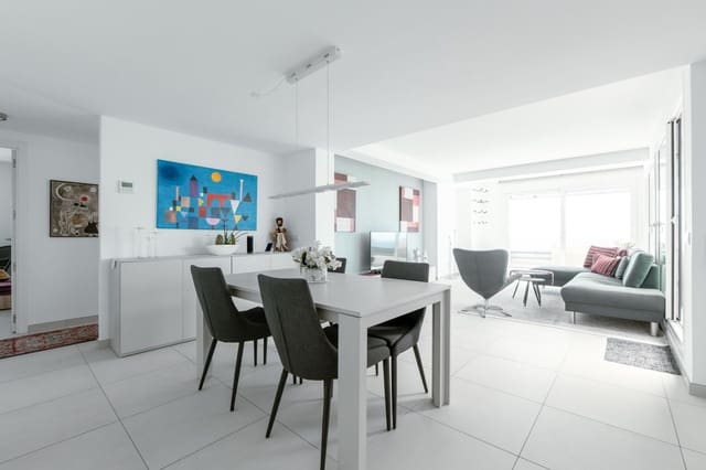 Apartamento de 3 habitaciones en Punta Prima, Torrevieja en venta con piscina garaje - 795.000 € (Ref: 9928209)
