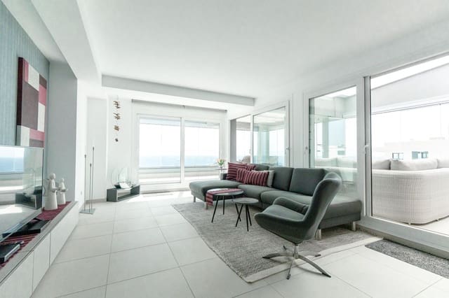 Apartamento de 3 habitaciones en Punta Prima, Torrevieja en venta con piscina garaje - 795.000 € (Ref: 9928209)