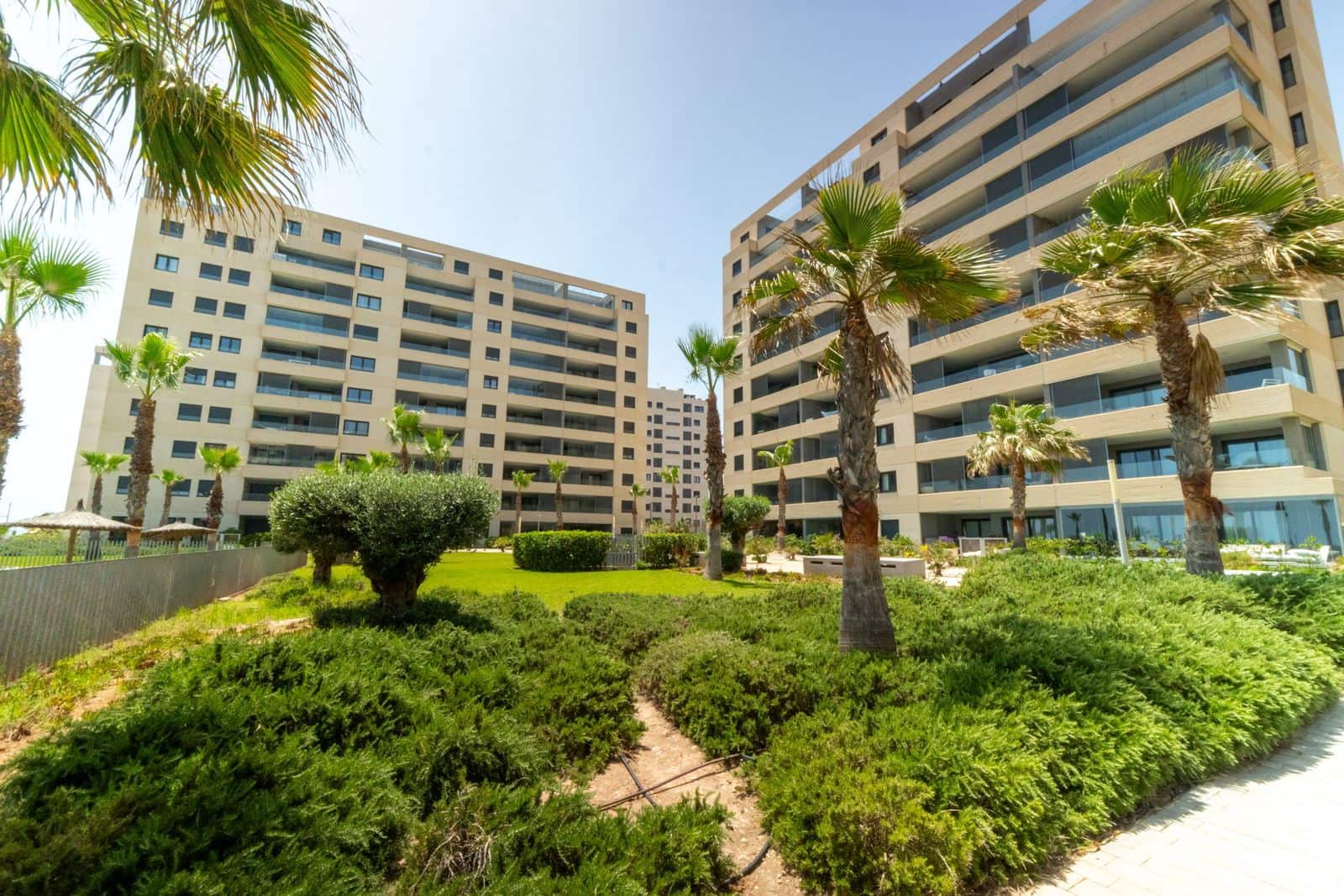 3 sypialnia Apartament na sprzedaż w Punta Prima z basenem garażem - 795 000 € (Ref: 9928209)