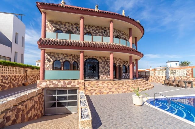 4 chambre Villa/Maison à vendre à La Zenia, Orihuela avec piscine garage - 1 199 000 € (Ref: 9928211)