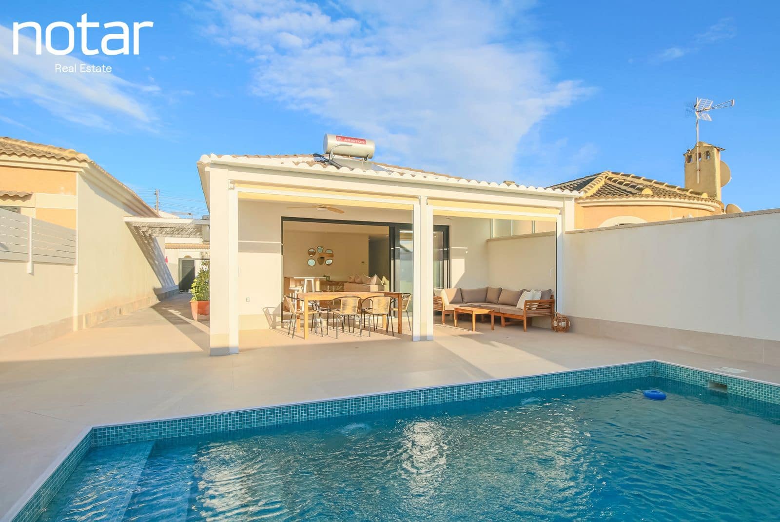 3 slaapkamer Villa te koop in Torrevieja met zwembad - € 459.000 (Ref: 9928216)