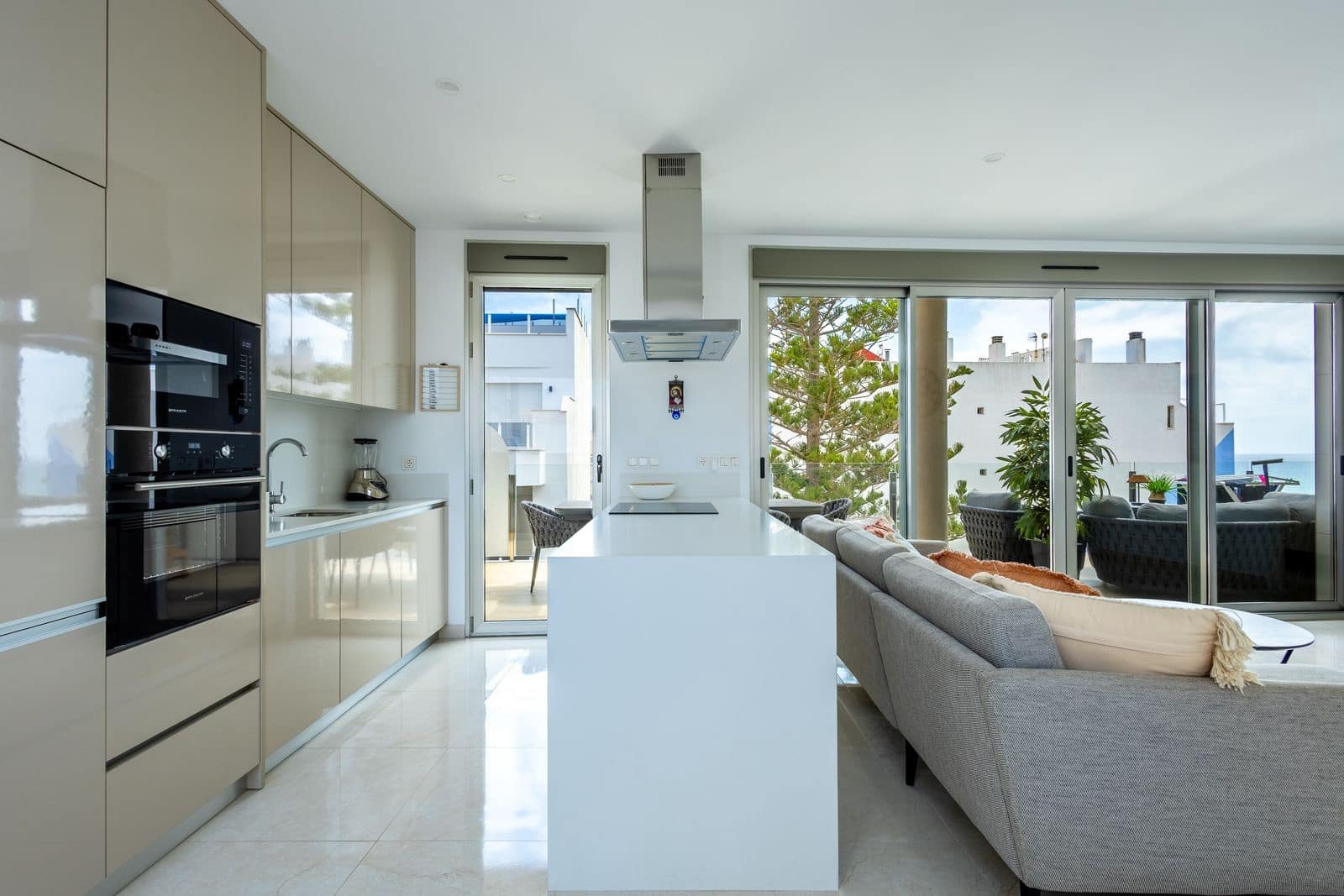 4 sypialnia Apartament na sprzedaż w Torrevieja z basenem - 650 000 € (Ref: 9928219)