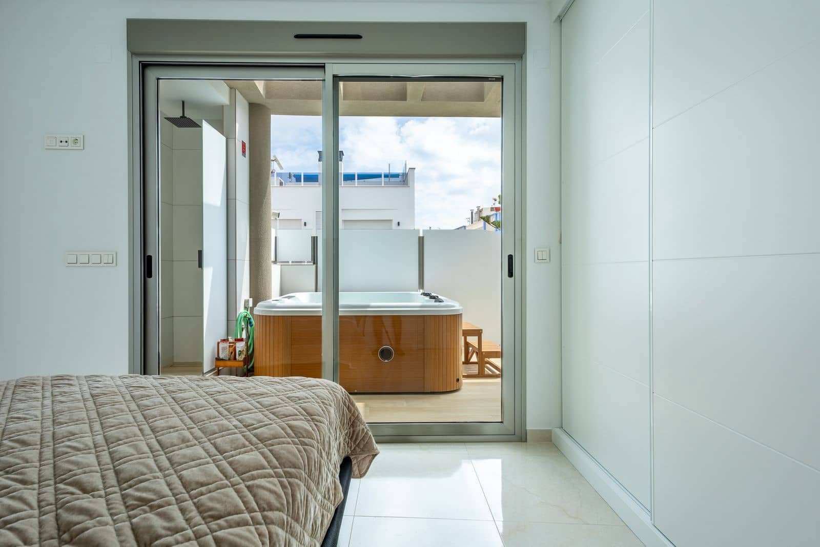 4 sypialnia Apartament na sprzedaż w Torrevieja z basenem - 650 000 € (Ref: 9928219)