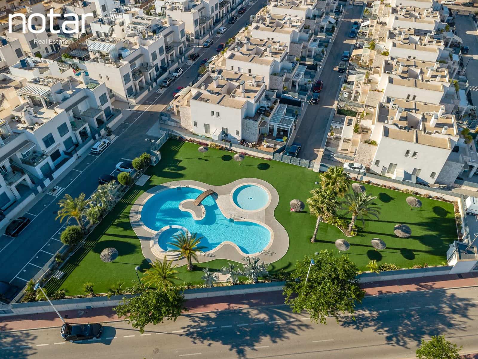 3 bedroom Townhouse for sale in Torrevieja with pool - € 350,000 (Ref: 9928224)