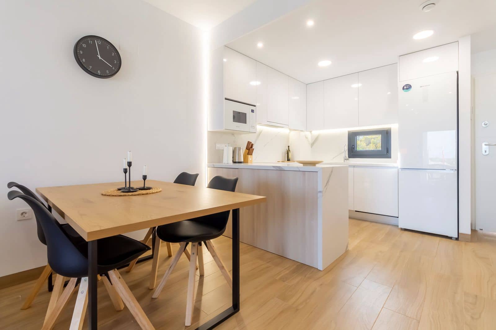 Apartamento de 2 habitaciones en Los Balcones en venta con piscina garaje - 369.000 € (Ref: 9928226)