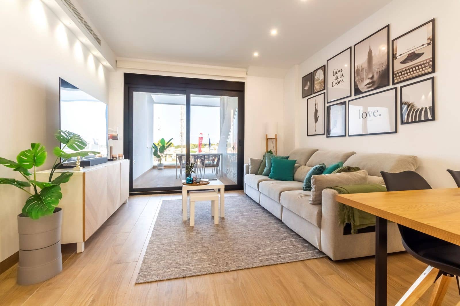 Apartamento de 2 habitaciones en Los Balcones en venta con piscina garaje - 369.000 € (Ref: 9928226)