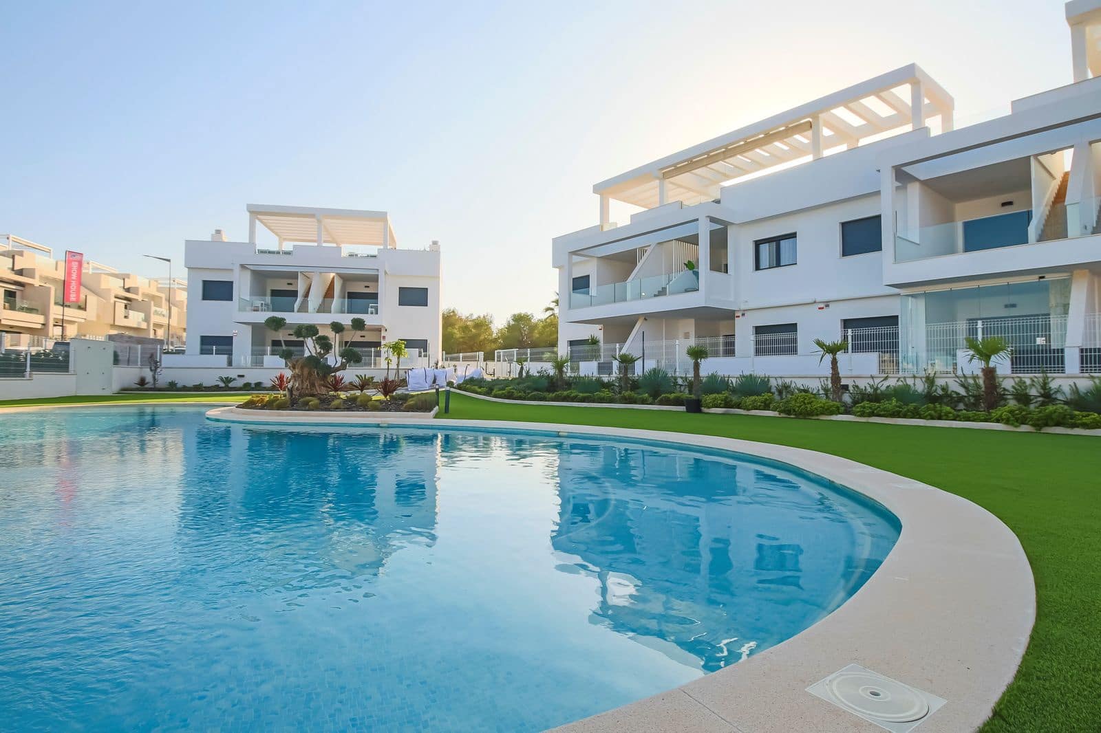 Apartamento de 2 habitaciones en Los Balcones en venta con piscina garaje - 369.000 € (Ref: 9928226)