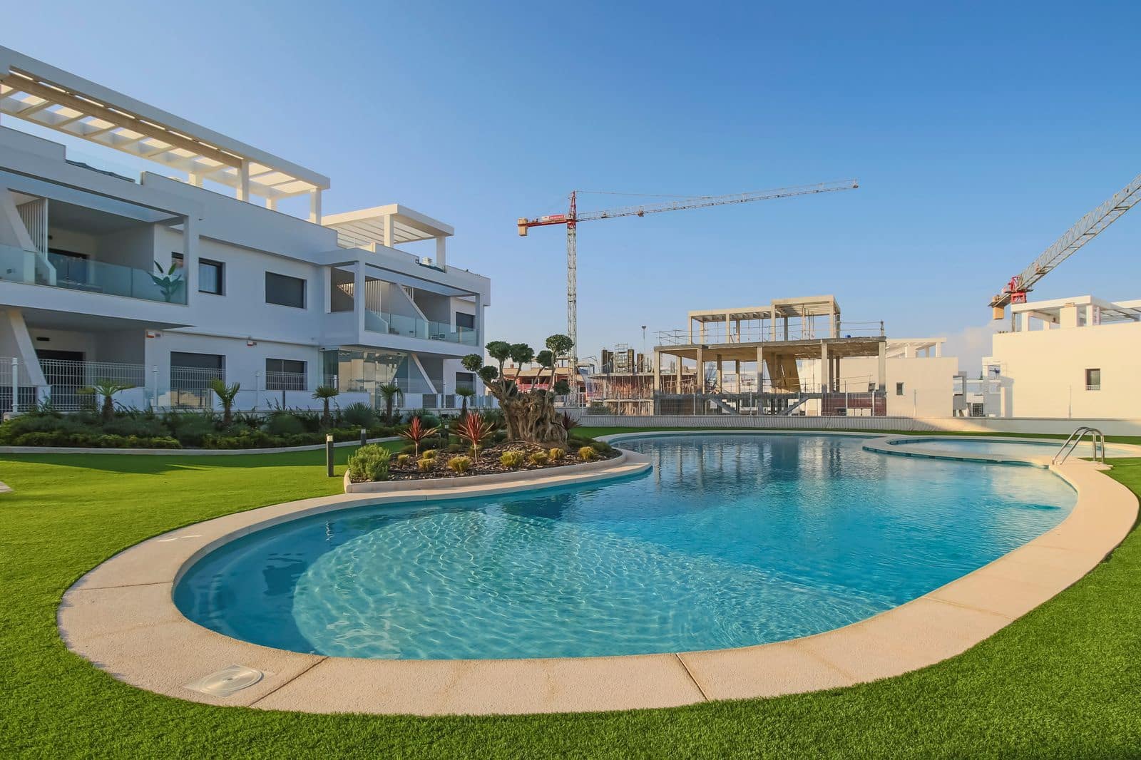 Apartamento de 2 habitaciones en Los Balcones en venta con piscina garaje - 369.000 € (Ref: 9928226)