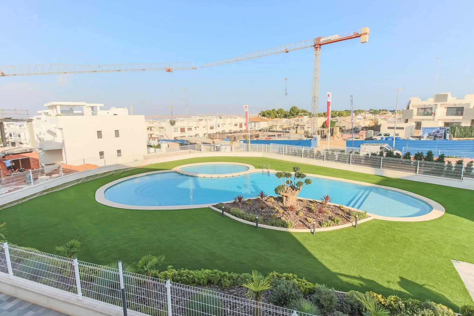 Apartamento de 2 habitaciones en Los Balcones en venta con piscina garaje - 369.000 € (Ref: 9928226)