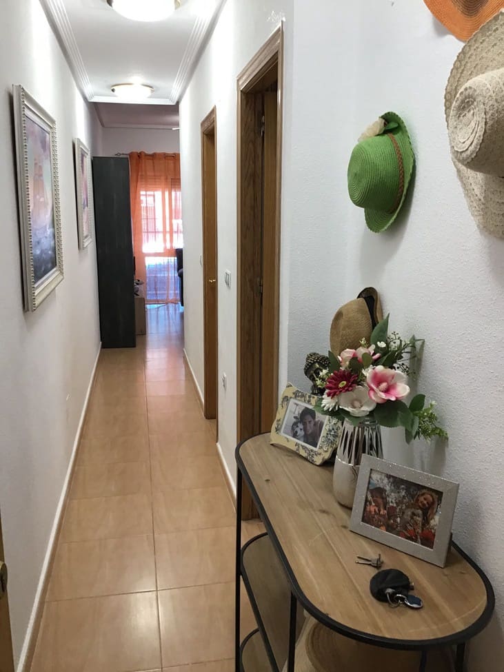 Apartamento de 2 habitaciones en Torrevieja en venta - 134.500 € (Ref: 9928230)