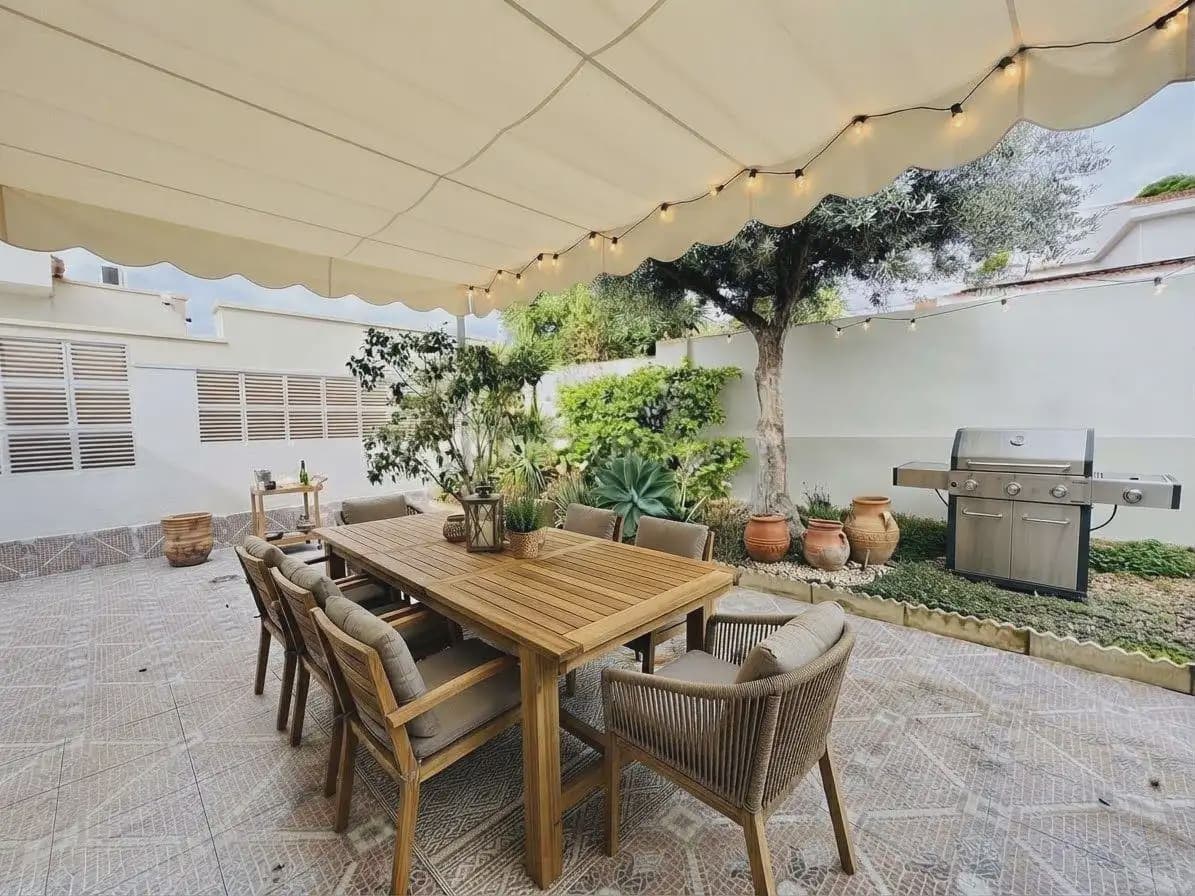 3 sovrum Villa till salu i Roquetas de Mar med pool garage - 550 000 € (Ref: 10148145)