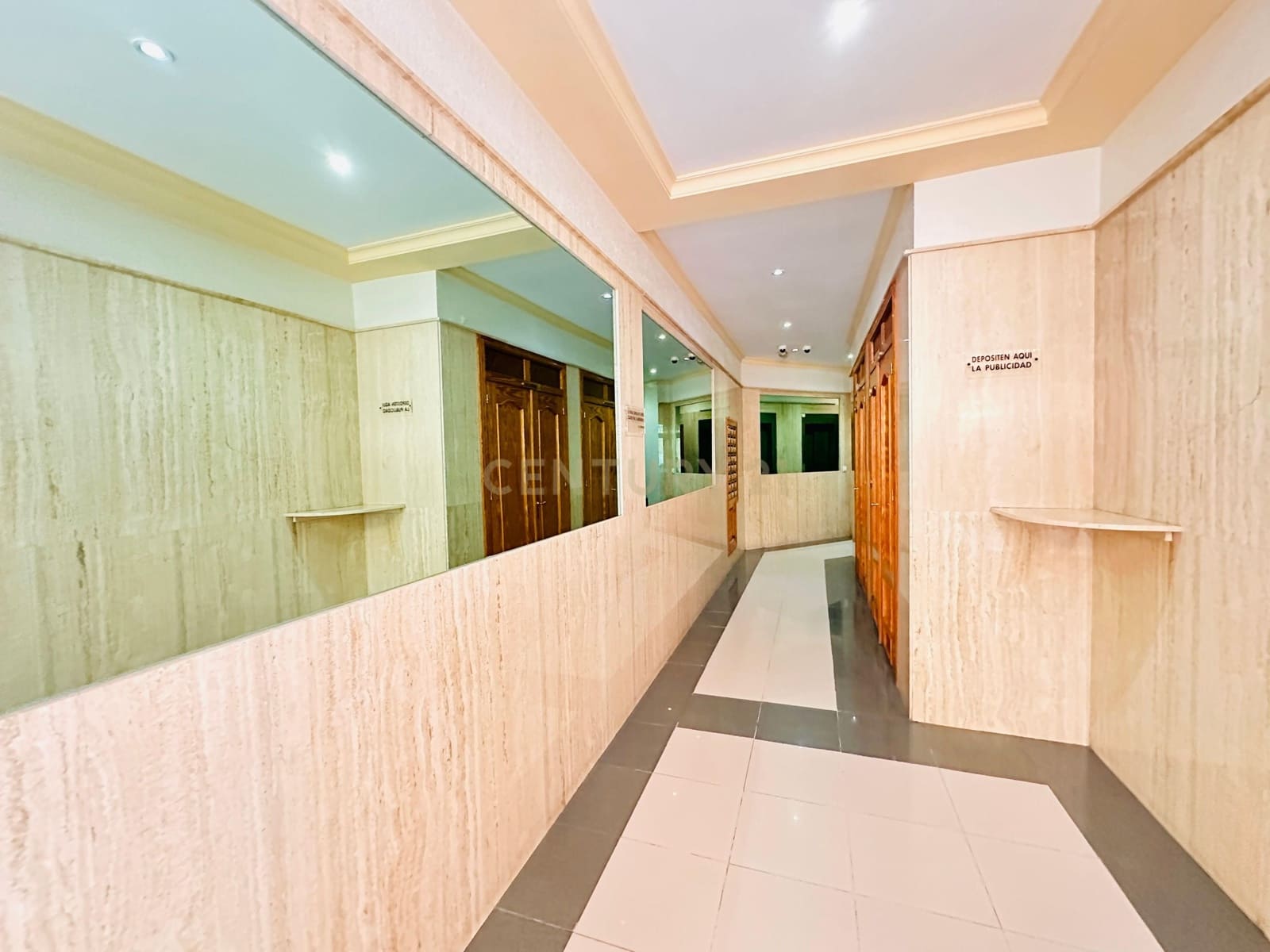 Kontor til salgs i El Ejido - € 70 000 (Ref: 9296432)