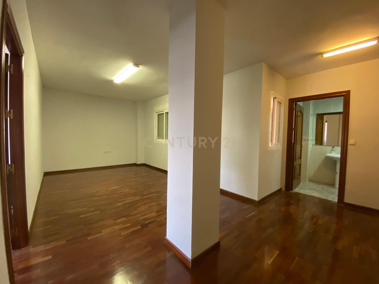 Kontor til salgs i El Ejido - € 70 000 (Ref: 9296432)