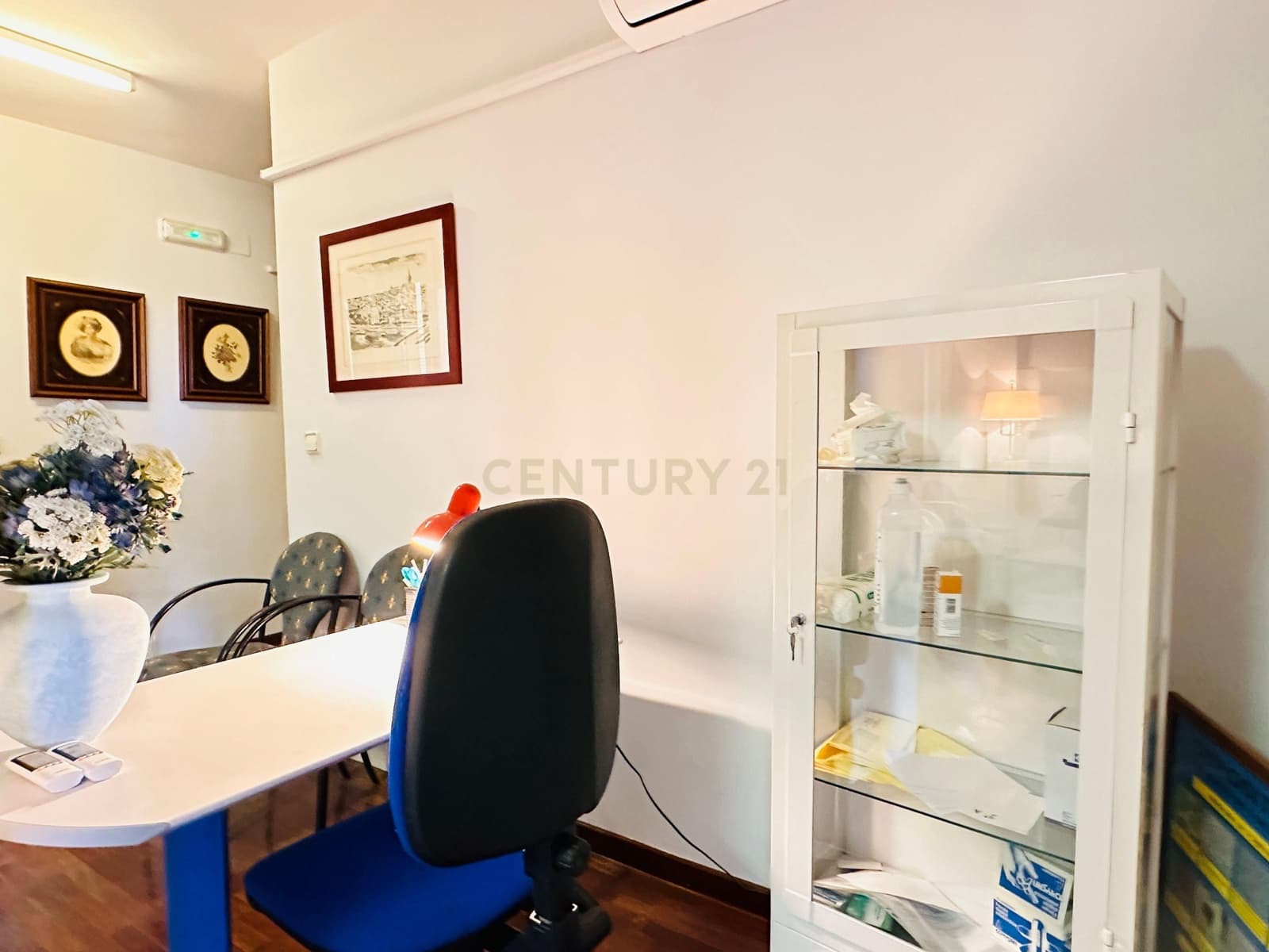 Kontor til salgs i El Ejido - € 70 000 (Ref: 9296432)