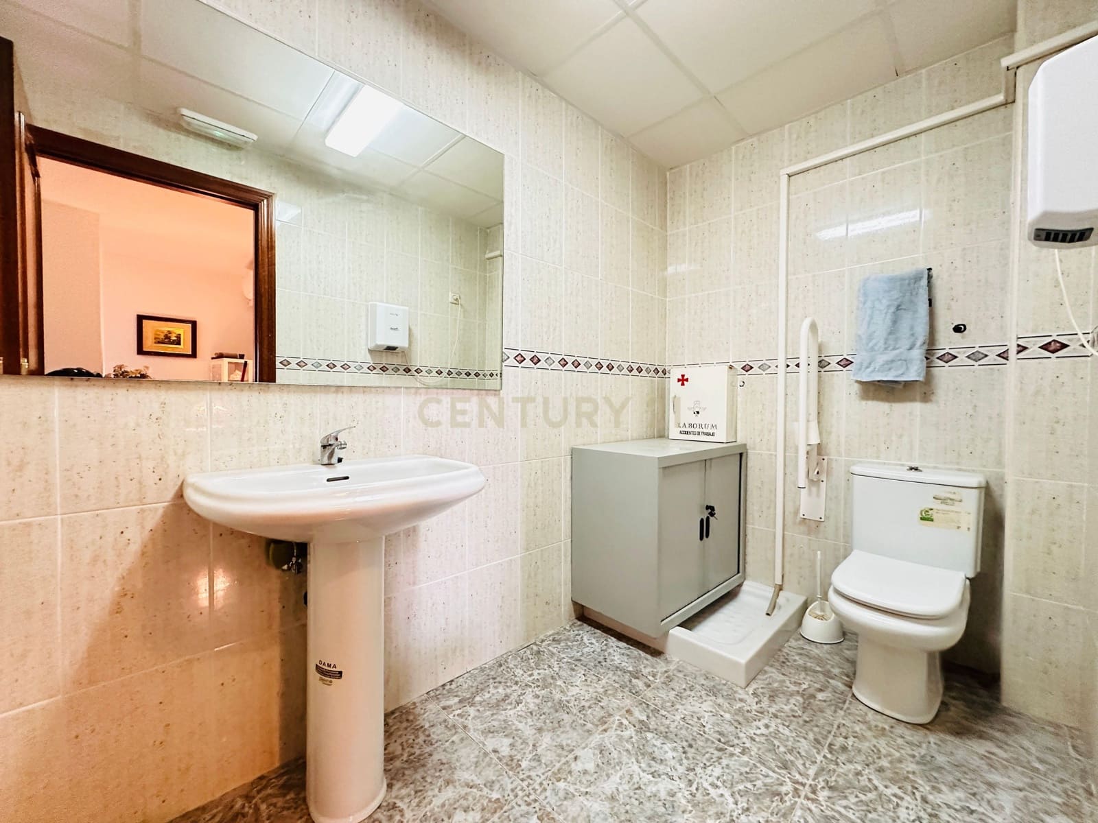 Kontor til salgs i El Ejido - € 70 000 (Ref: 9296432)