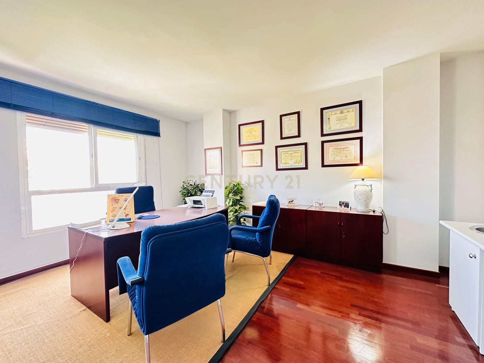 Kontor til salgs i El Ejido - € 70 000 (Ref: 9296432)