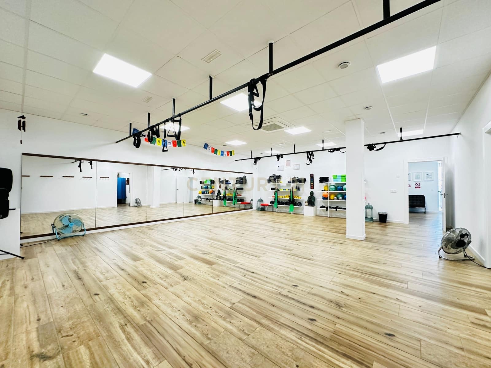 Comercial para venda em El Ejido - 350 000 € (Ref: 9296433)