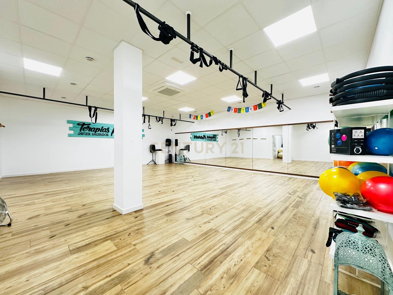 Comercial para venda em El Ejido - 350 000 € (Ref: 9296433)