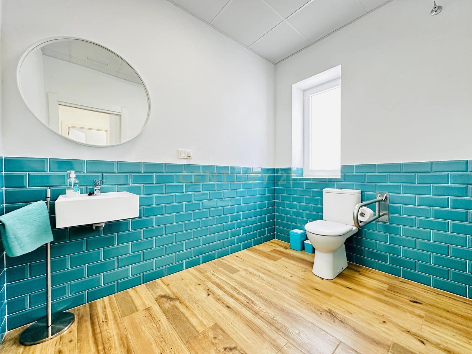 Comercial para venda em El Ejido - 350 000 € (Ref: 9296433)