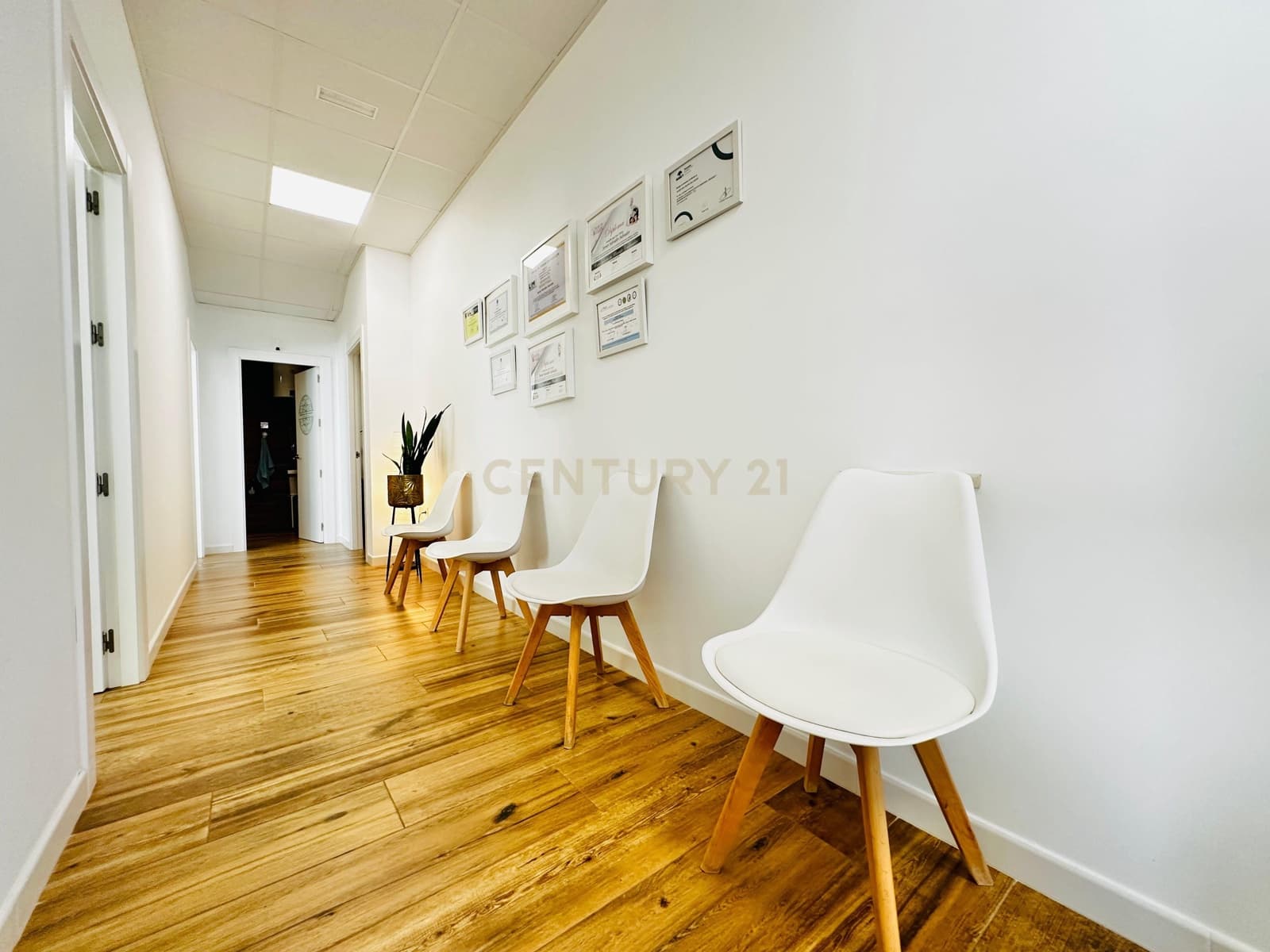 Comercial para venda em El Ejido - 350 000 € (Ref: 9296433)