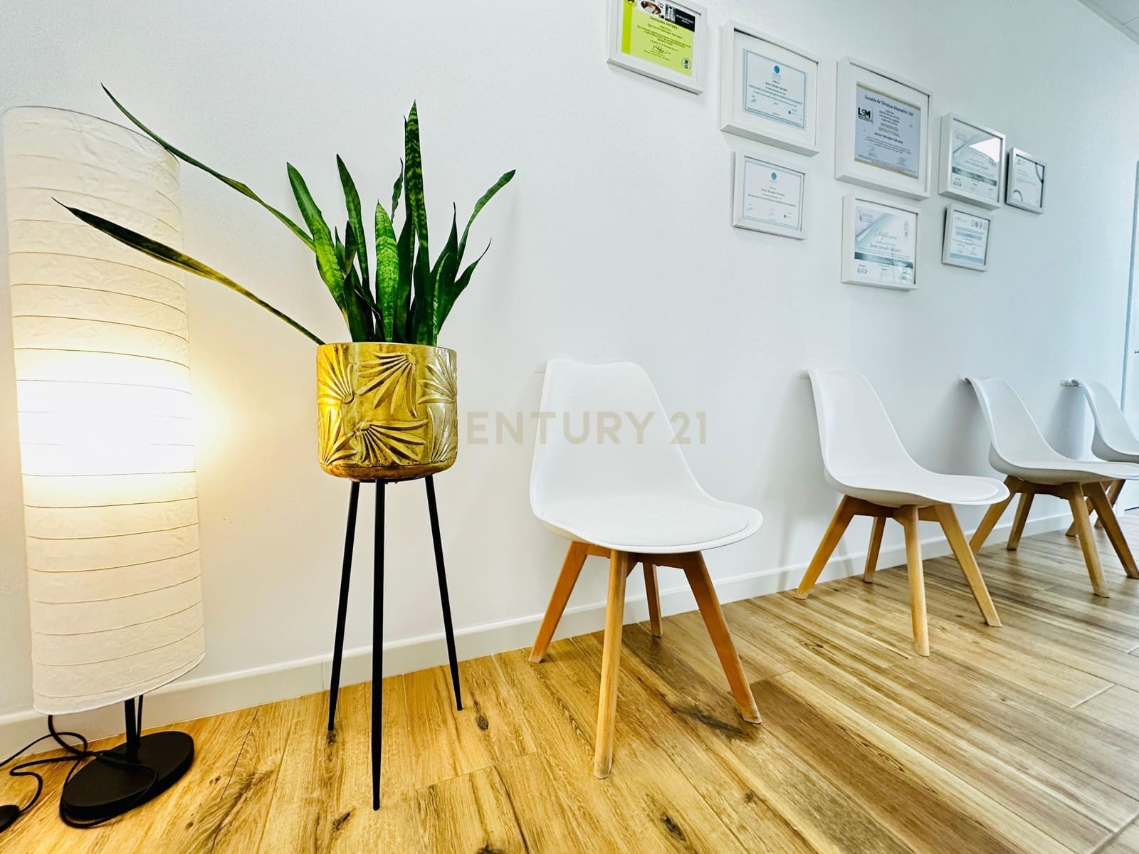 Comercial para venda em El Ejido - 350 000 € (Ref: 9296433)