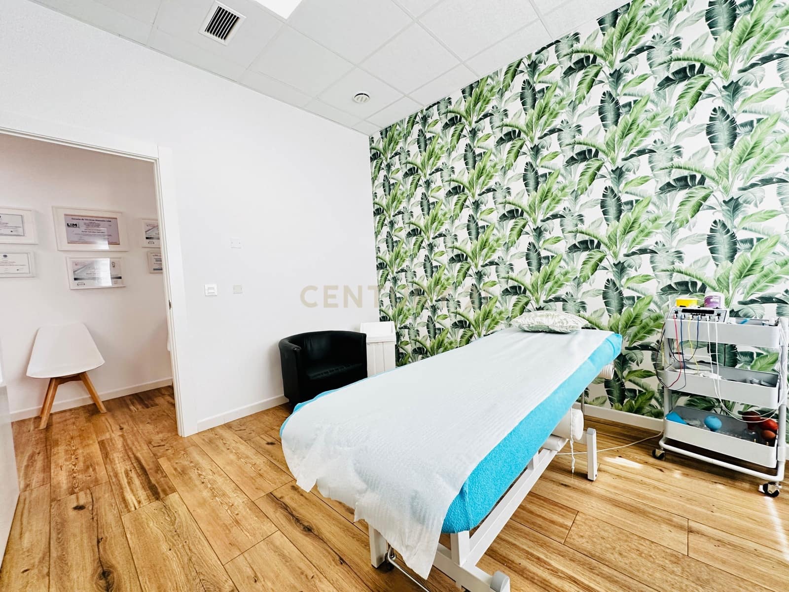 Comercial para venda em El Ejido - 350 000 € (Ref: 9296433)