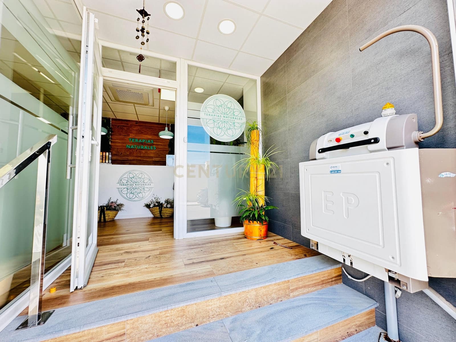 Comercial para venda em El Ejido - 350 000 € (Ref: 9296433)