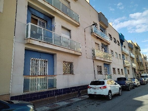 4 bedroom Apartment for sale in Roquetas de Mar - € 97,500 (Ref: 9313745)