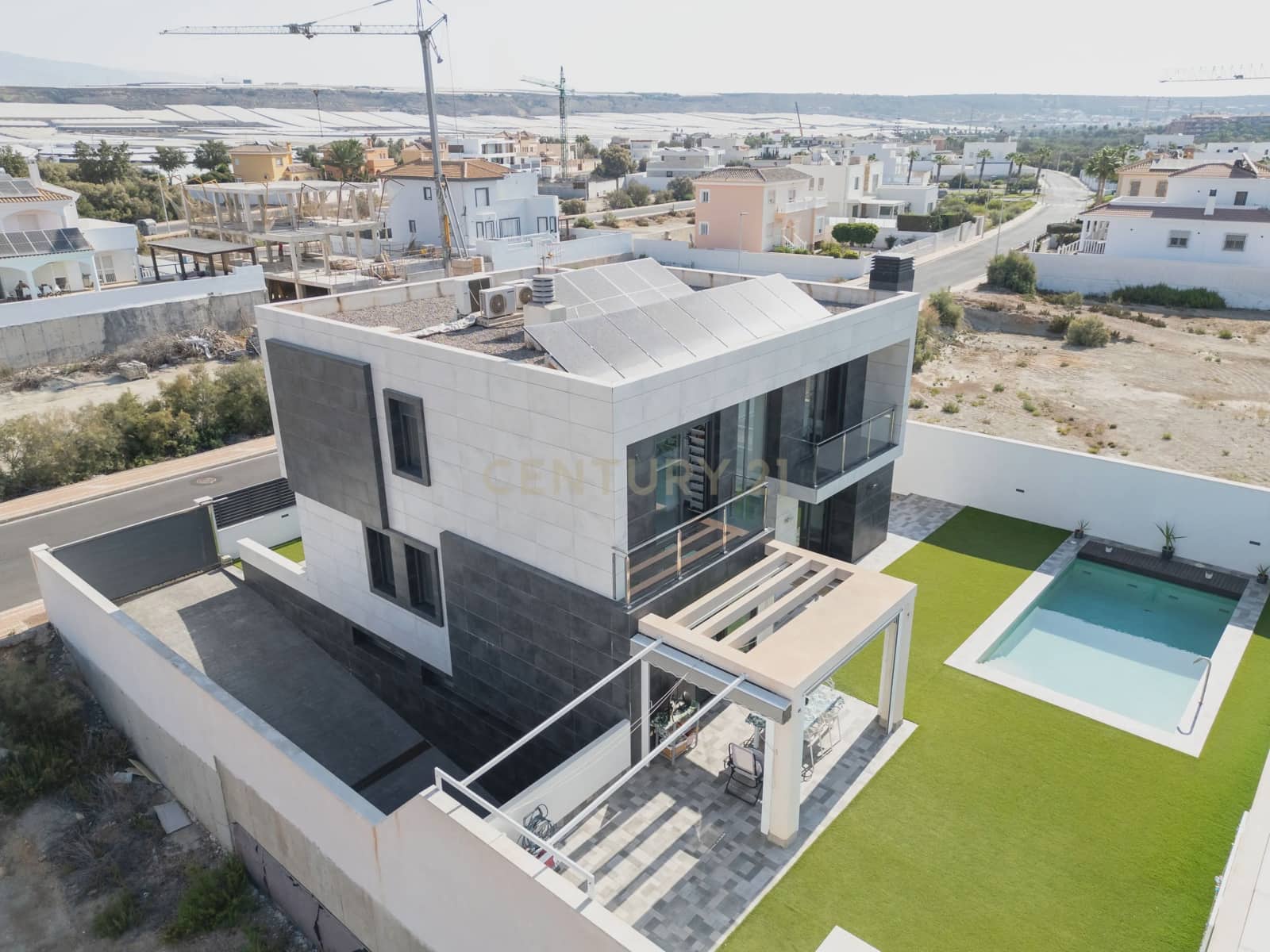 4 soveværelse Villa til salg i El Ejido med swimmingpool - € 880.000 (Ref: 9348623)