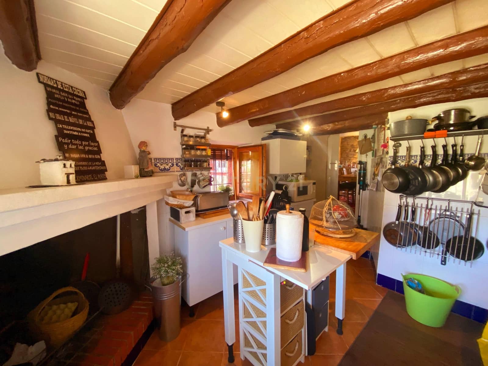 4 sypialnia Finka/Dom wiejski na sprzedaż w Berja z basenem garażem - 264 900 € (Ref: 9417674)