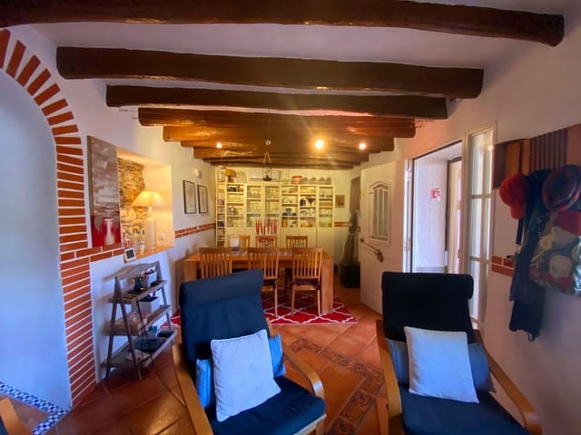 4 sypialnia Finka/Dom wiejski na sprzedaż w Berja z basenem garażem - 264 900 € (Ref: 9417674)