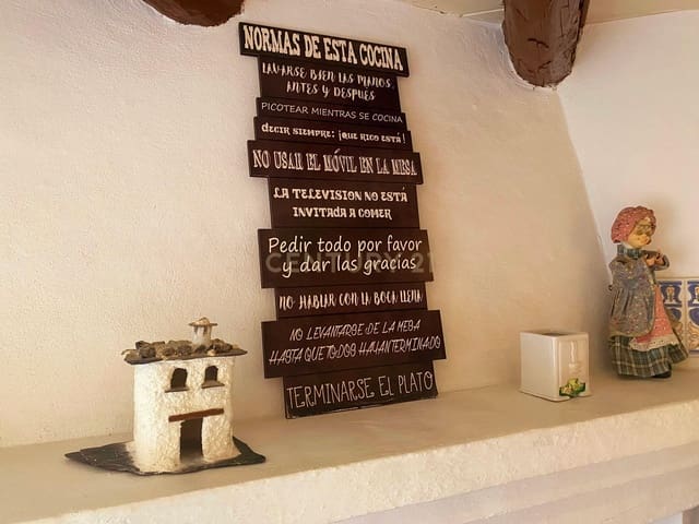 4 sypialnia Finka/Dom wiejski na sprzedaż w Berja z basenem garażem - 264 900 € (Ref: 9417674)