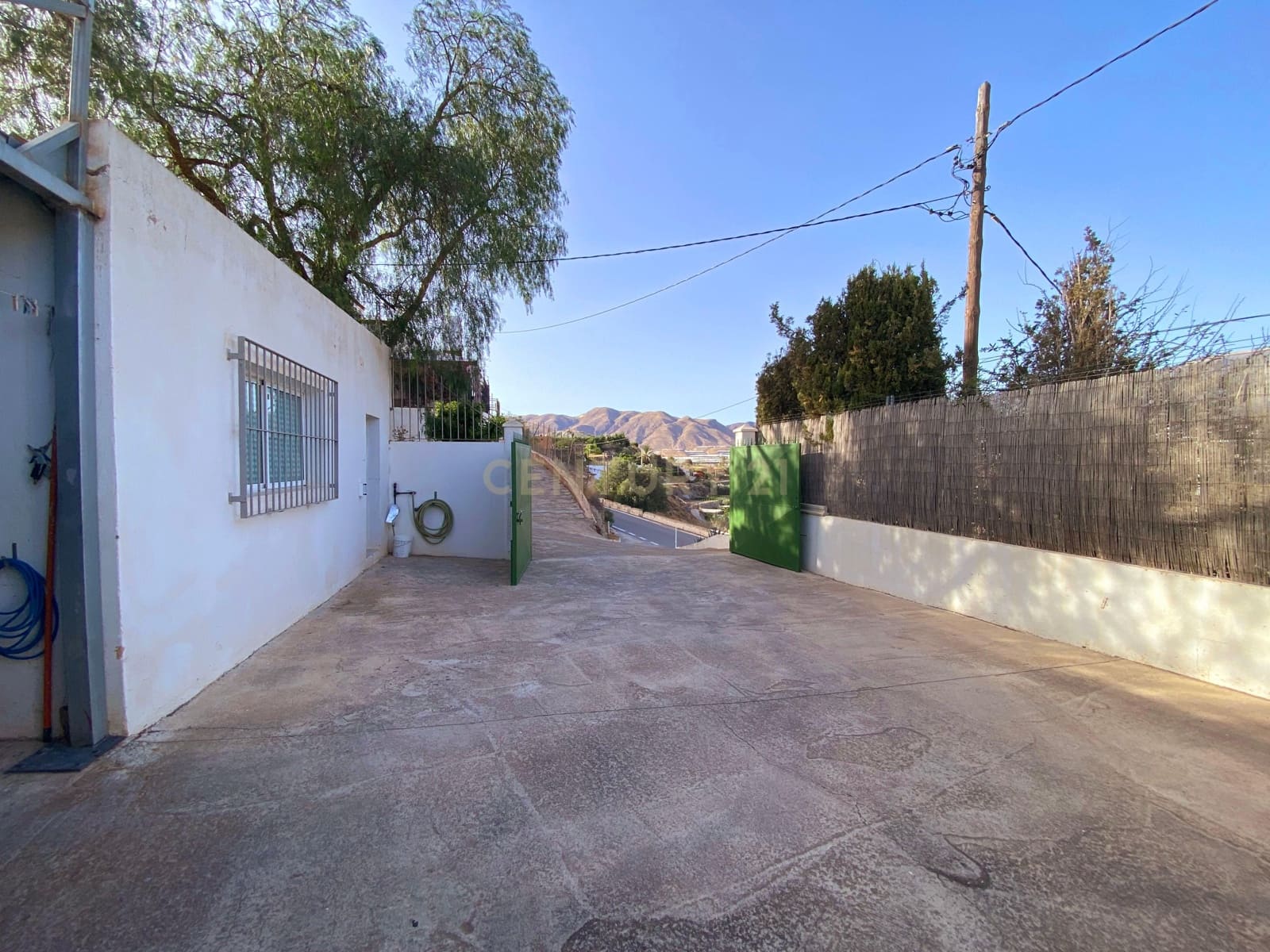 4 sypialnia Finka/Dom wiejski na sprzedaż w Berja z basenem garażem - 264 900 € (Ref: 9417674)