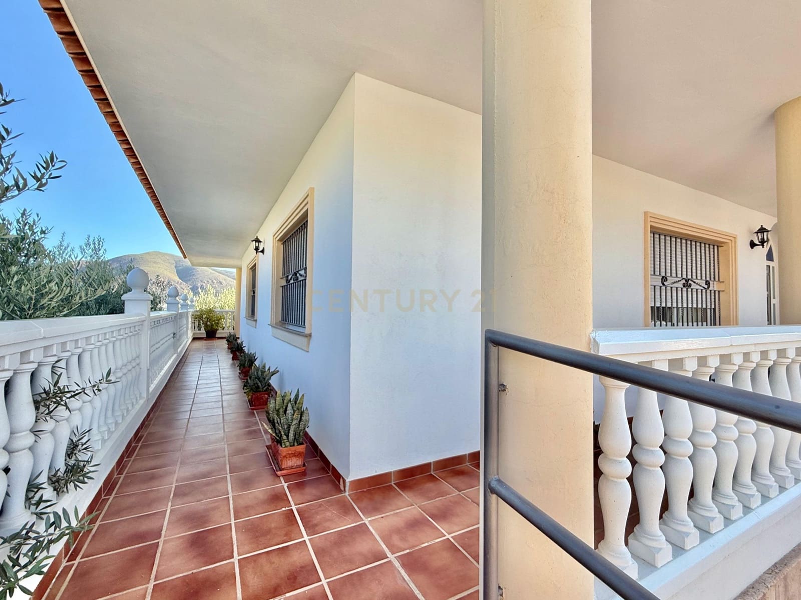 4 sypialnia Finka/Dom wiejski na sprzedaż w Berja z garażem - 379 800 € (Ref: 9471661)