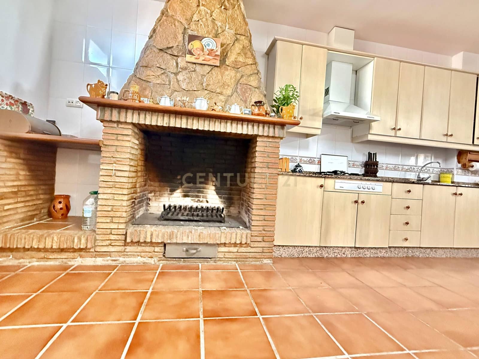 4 sypialnia Finka/Dom wiejski na sprzedaż w Berja z garażem - 379 800 € (Ref: 9471661)