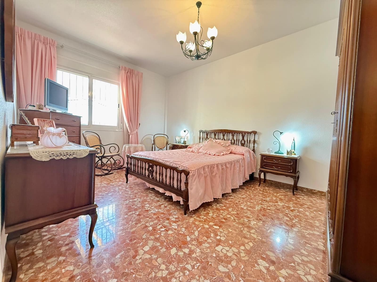 4 sypialnia Finka/Dom wiejski na sprzedaż w Berja z garażem - 379 800 € (Ref: 9471661)