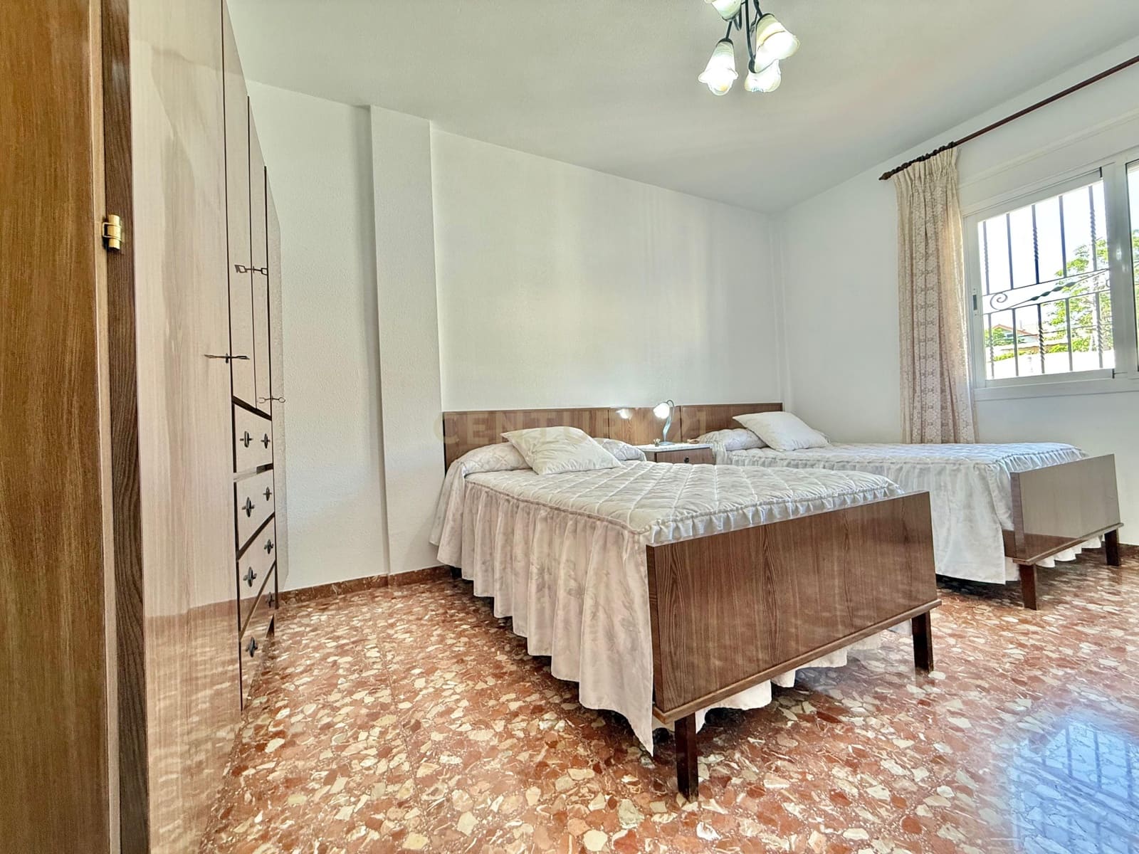 4 sypialnia Finka/Dom wiejski na sprzedaż w Berja z garażem - 379 800 € (Ref: 9471661)