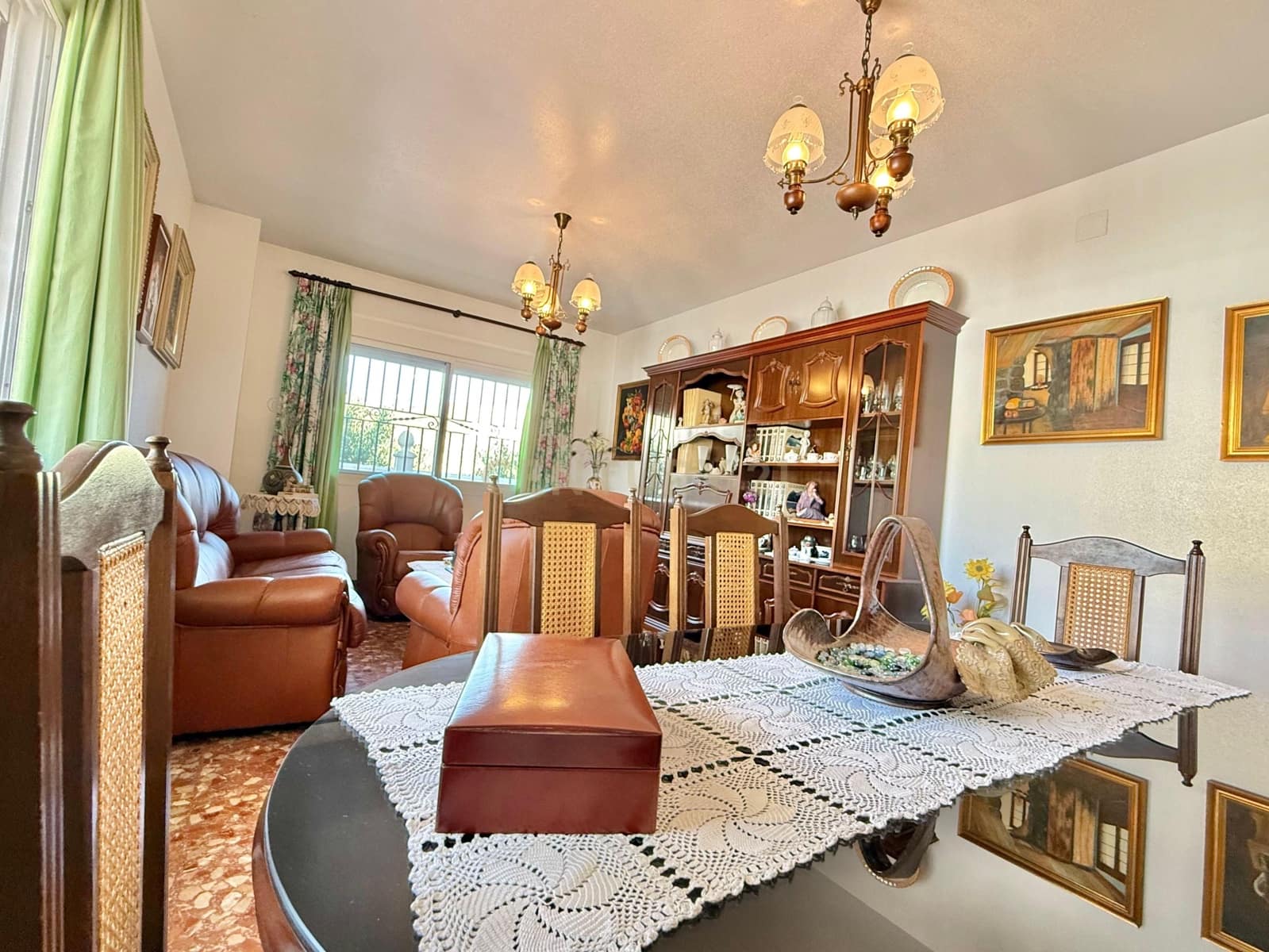 4 sypialnia Finka/Dom wiejski na sprzedaż w Berja z garażem - 379 800 € (Ref: 9471661)