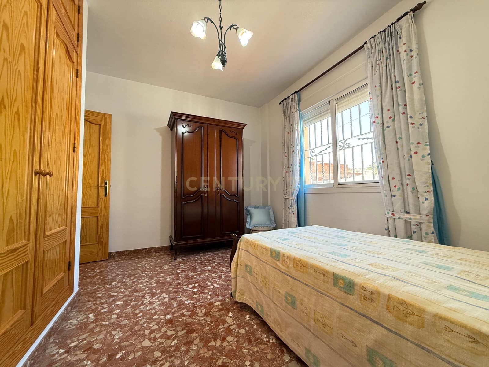 4 sypialnia Finka/Dom wiejski na sprzedaż w Berja z garażem - 379 800 € (Ref: 9471661)