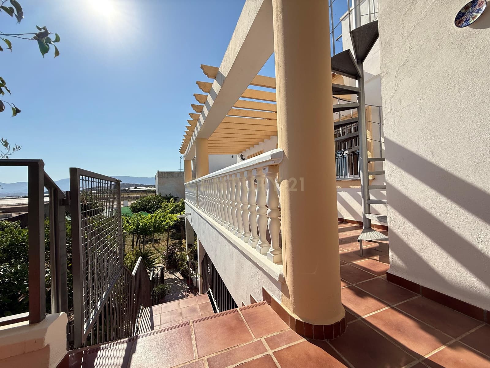 4 sypialnia Finka/Dom wiejski na sprzedaż w Berja z garażem - 379 800 € (Ref: 9471661)