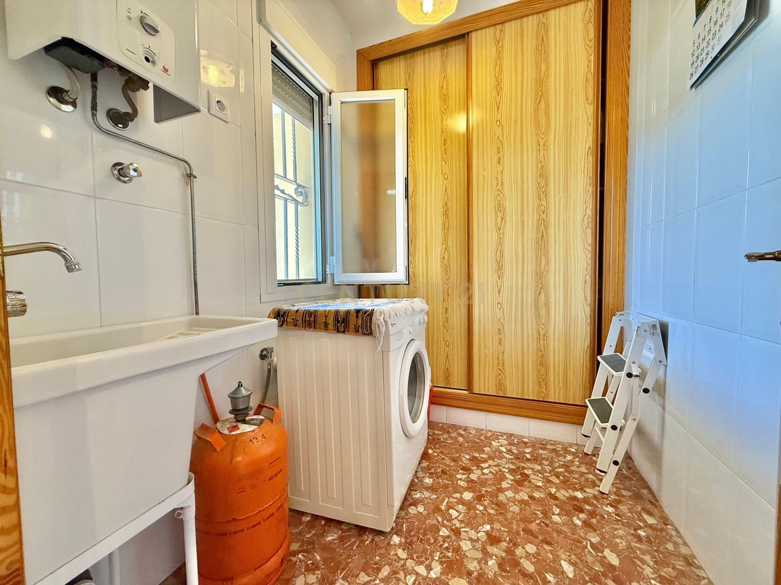 4 sypialnia Finka/Dom wiejski na sprzedaż w Berja z garażem - 379 800 € (Ref: 9471661)