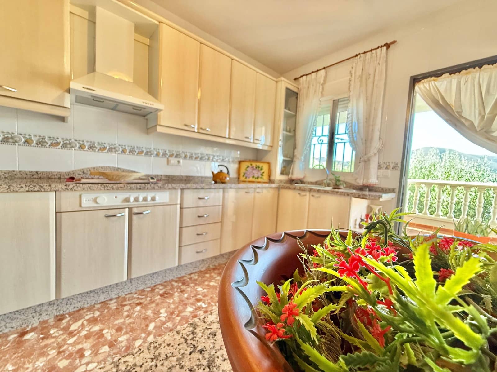 4 sypialnia Finka/Dom wiejski na sprzedaż w Berja z garażem - 379 800 € (Ref: 9471661)