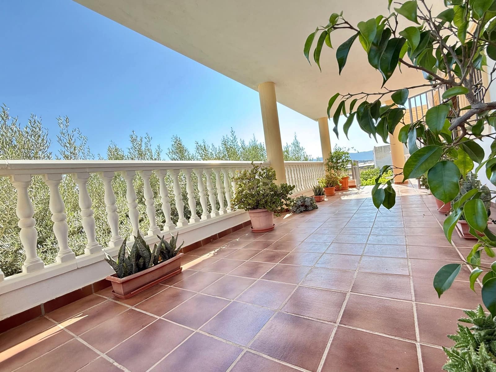 4 sypialnia Finka/Dom wiejski na sprzedaż w Berja z garażem - 379 800 € (Ref: 9471661)