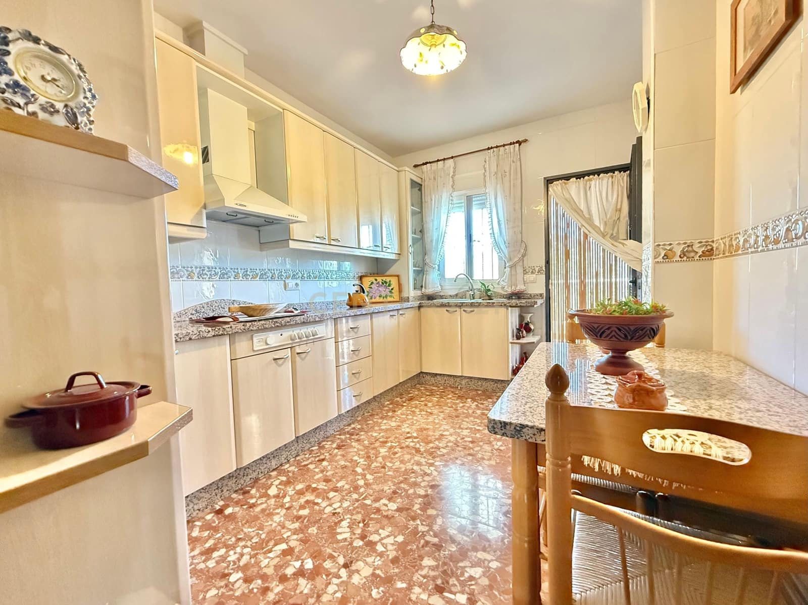 4 sypialnia Finka/Dom wiejski na sprzedaż w Berja z garażem - 379 800 € (Ref: 9471661)