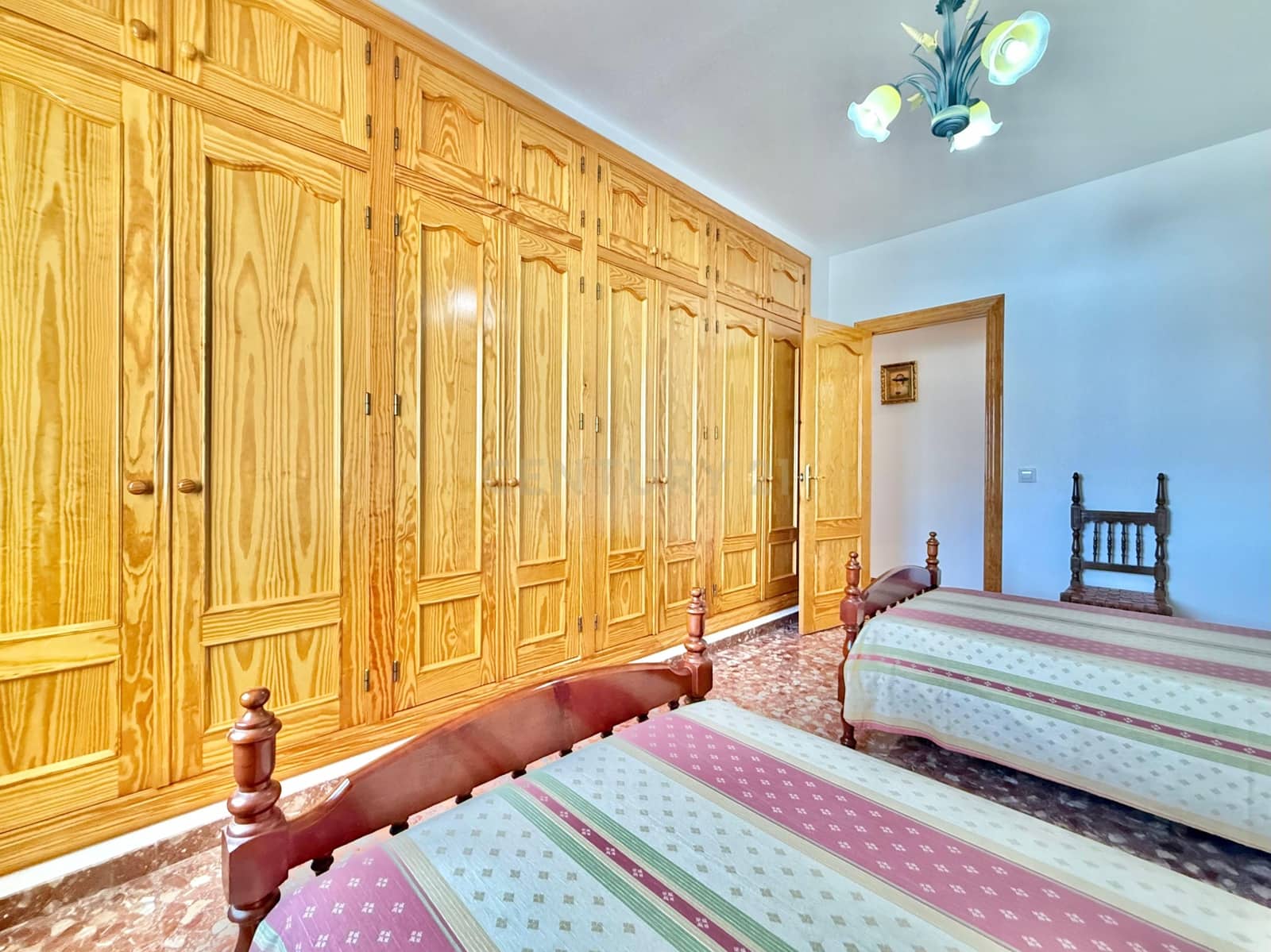 4 sypialnia Finka/Dom wiejski na sprzedaż w Berja z garażem - 379 800 € (Ref: 9471661)