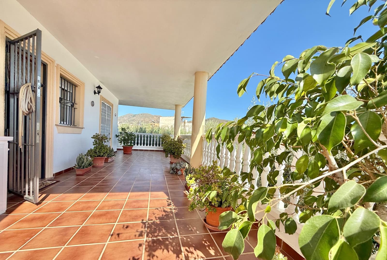 4 sypialnia Finka/Dom wiejski na sprzedaż w Berja z garażem - 379 800 € (Ref: 9471661)