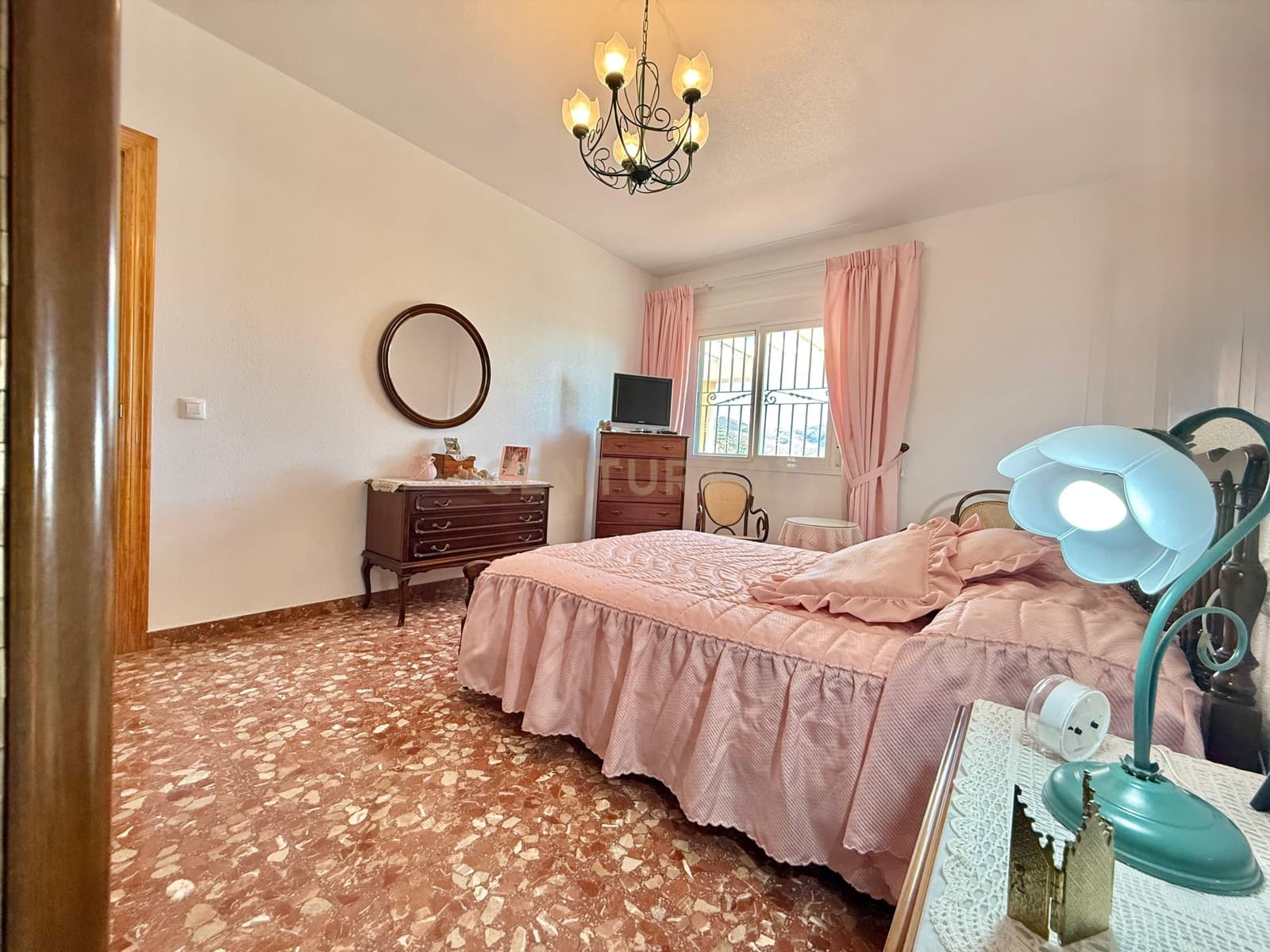 4 sypialnia Finka/Dom wiejski na sprzedaż w Berja z garażem - 379 800 € (Ref: 9471661)