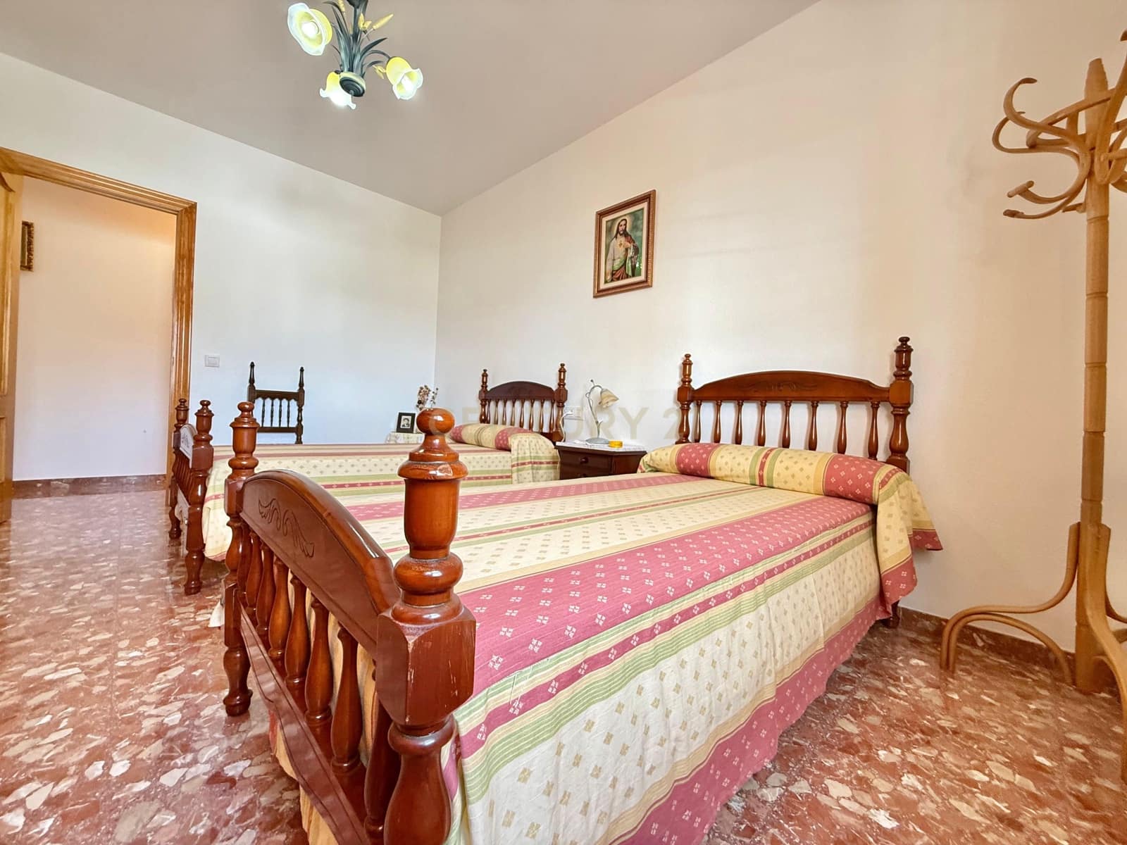 4 sypialnia Finka/Dom wiejski na sprzedaż w Berja z garażem - 379 800 € (Ref: 9471661)