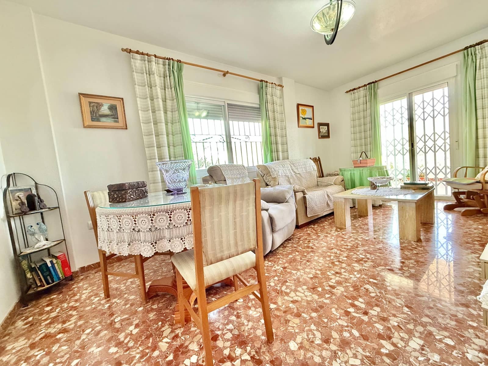 4 sypialnia Finka/Dom wiejski na sprzedaż w Berja z garażem - 379 800 € (Ref: 9471661)