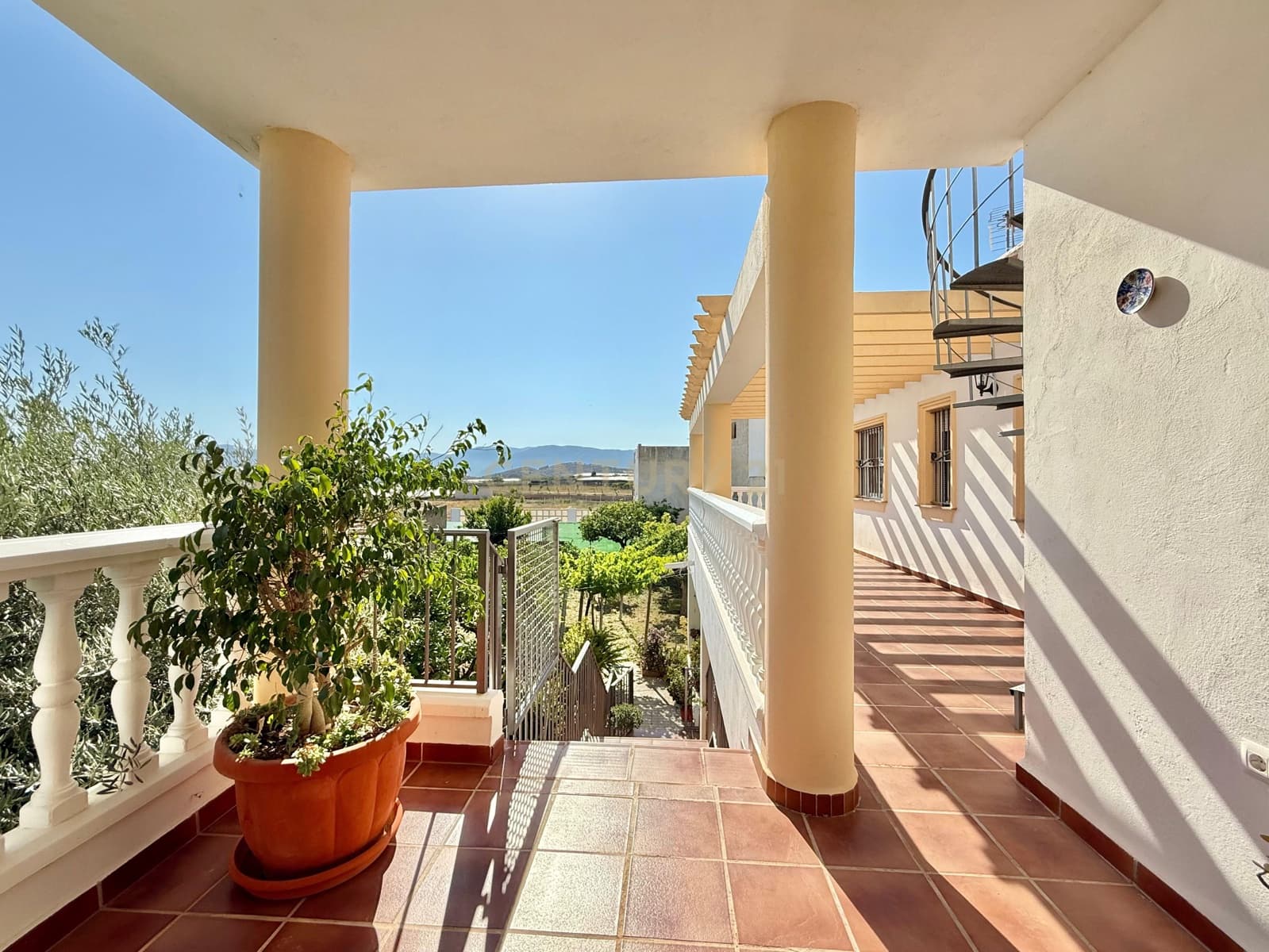 4 sypialnia Finka/Dom wiejski na sprzedaż w Berja z garażem - 379 800 € (Ref: 9471661)